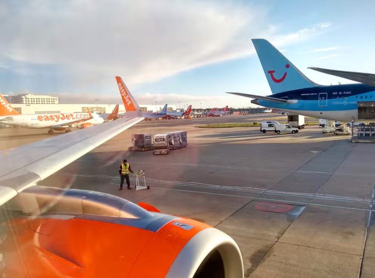 DO I HAVE TO WEAR A MASK ON MY FLIGHT? ALL THE CURRENT UK AIRLINE RULES